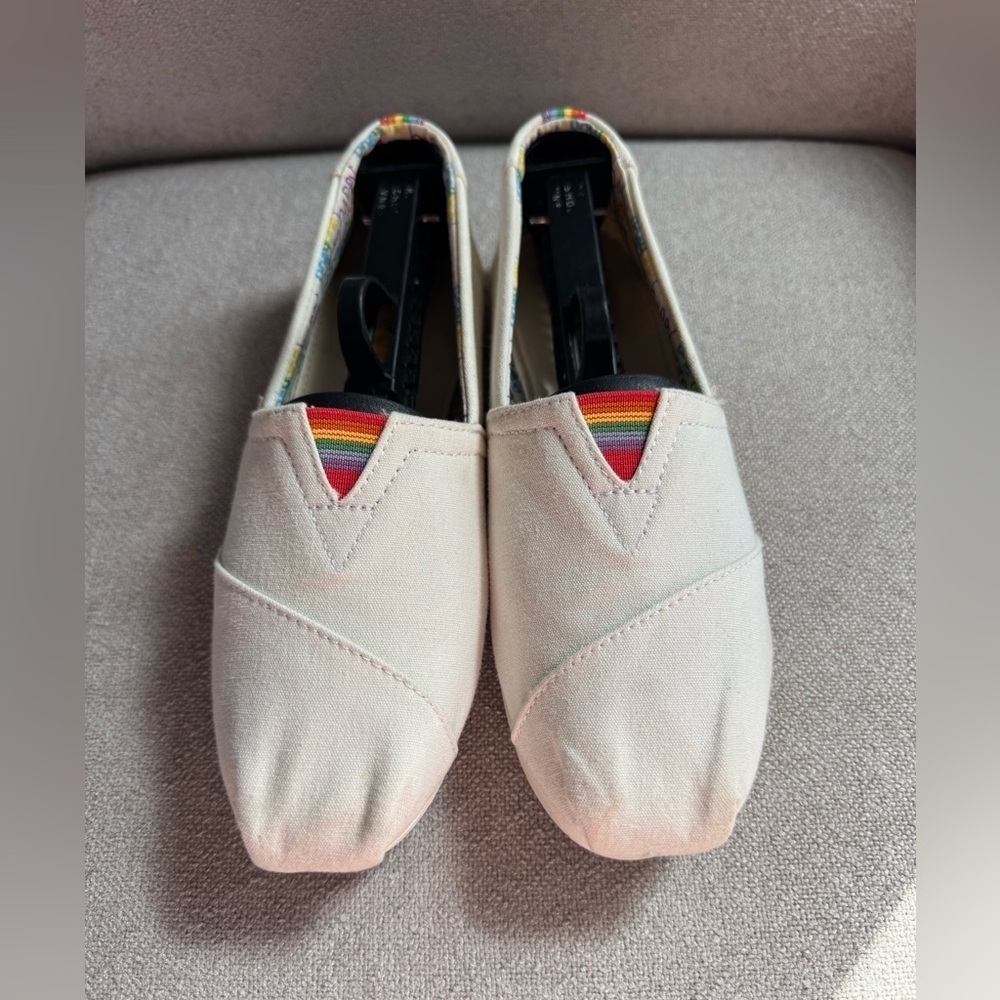 Toms Pride Shoes Women’s Size 6.5 White Canvas Slip On Casual Loafers - Picture 1 of 5